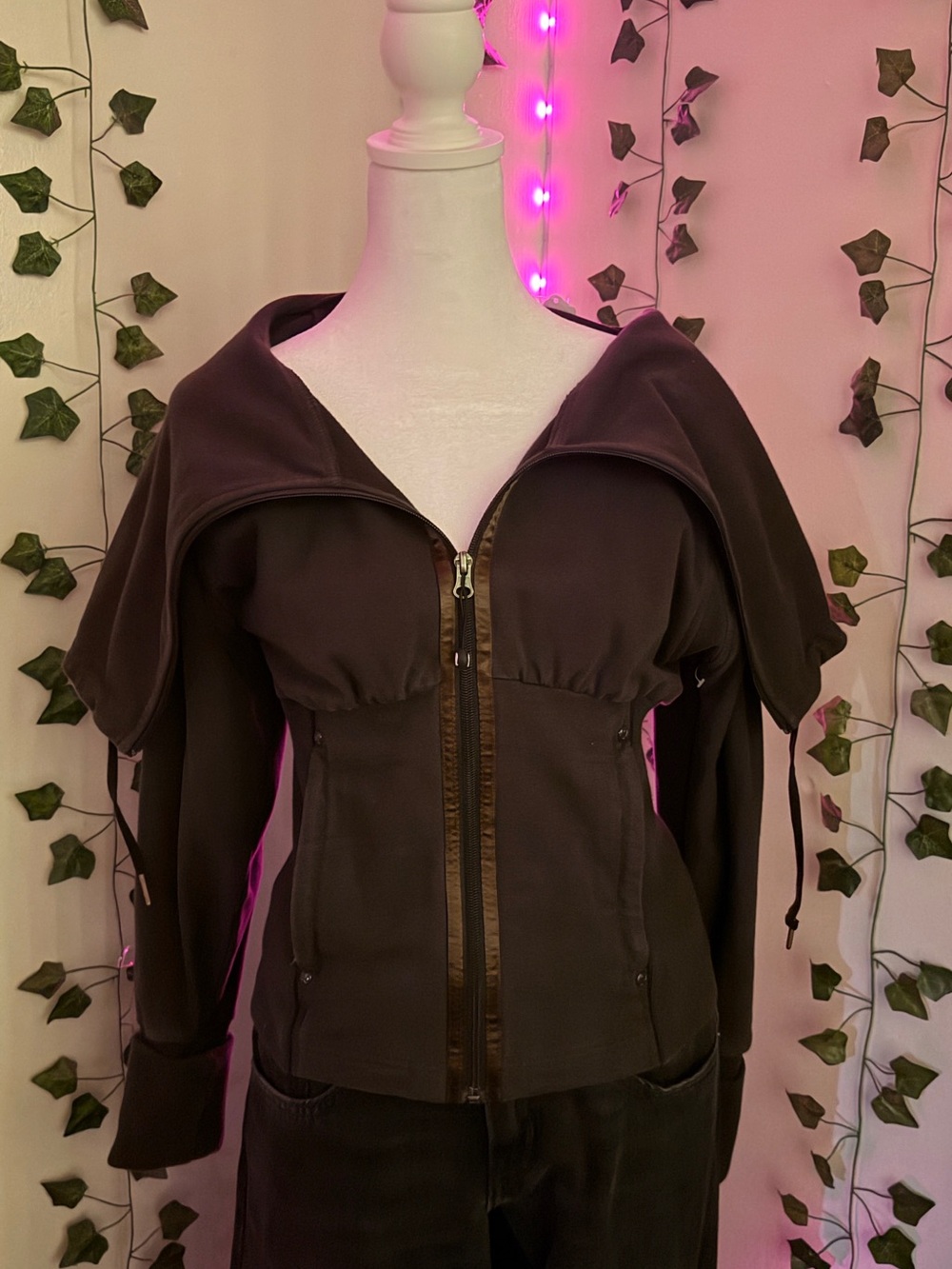 Brown vintage Lululemon scuba
